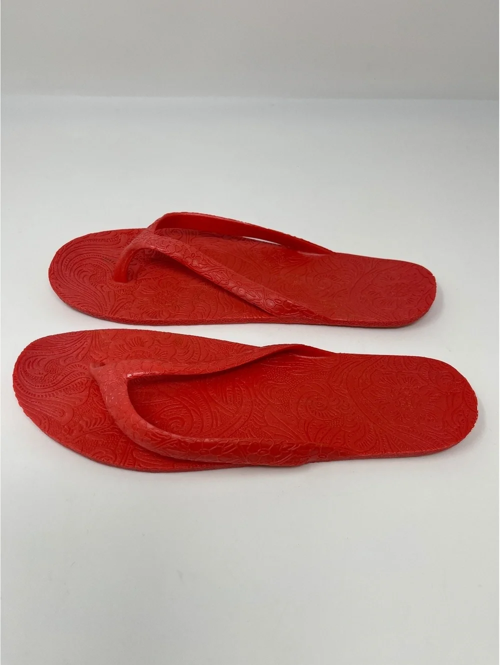 Womens Red Floral Embossed Rubber Flip Flops Sandals Flat Thong Slip On Shoes S